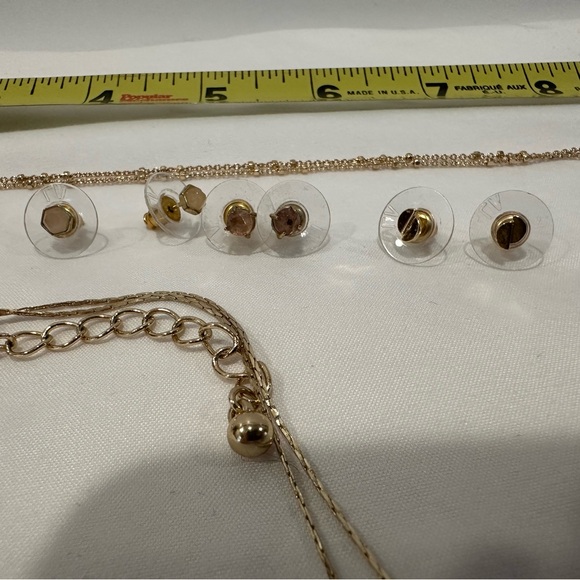 Necklaces and earrings - Picture 3 of 4